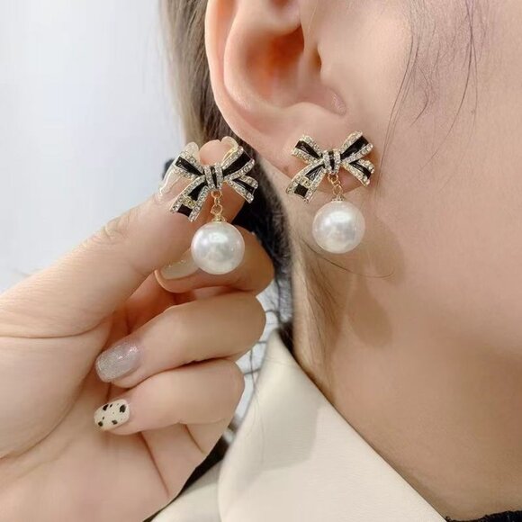 Chanel Earrings - Picture 1 of 4